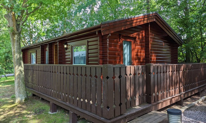 Kenwick Cabin | Inviting Pineshadow Lodge - 4 Bed Retreat in Kenwick Park