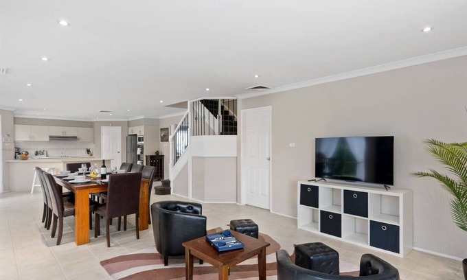 Shell Cove House | Pineview Escape: Ideal Stay with Family-Friendly Amenities