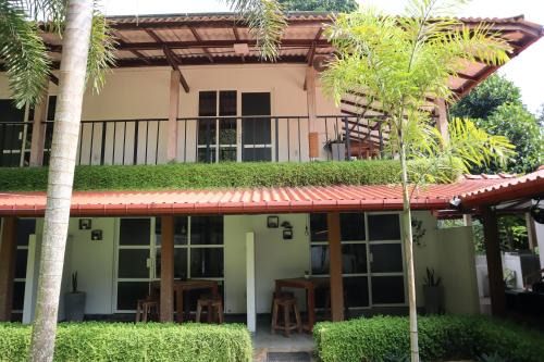 Rumassala Hotel | Enjoy Family-Friendly Stays at Pineview with Breakfast Included