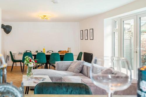 Wistow House | Experience Comfort at Pinfold House - Pet & Child Friendly