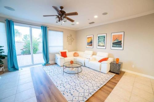 Placentia House | Relaxing Getaway with Jacuzzi Tub and Netflix at Ping Pong