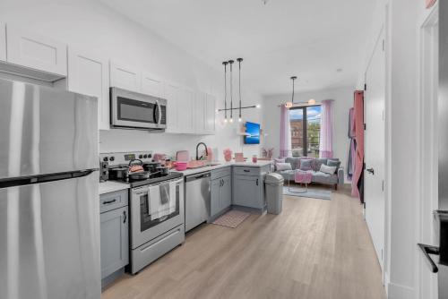 Elizabeth Apartment | Experience Pink Heaven: 4-Star Resort with Pool & Family Fun