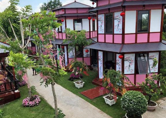 Sa Dec Apartment | Stay at Pink House Sa Đéc: Family-Friendly & Breakfast Included