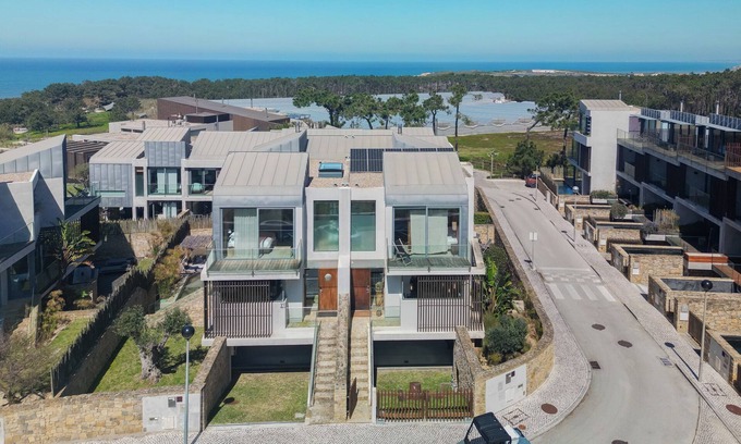 Torres Vedras House | Pink House Santa Cruz Beachfront Comfort and Style - New in VRBO!