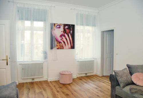 Wahring Apartment | Elegant Pink Lotus Apartment - 5 Star, Rated 9.6/10