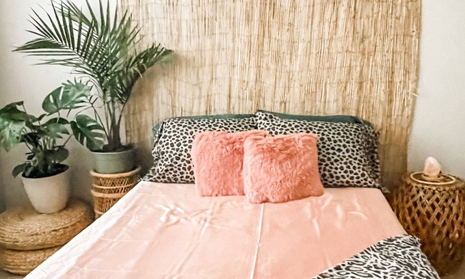 Richardson Apartment | Stylish Pink Bungalow with Pool View & Free WiFi