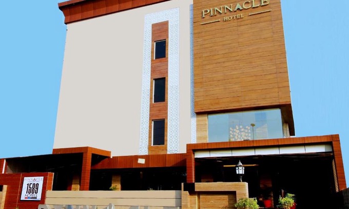 Lucknow Hotel | Elegant Stay at Pinnacle by Click Hotels, Lucknow