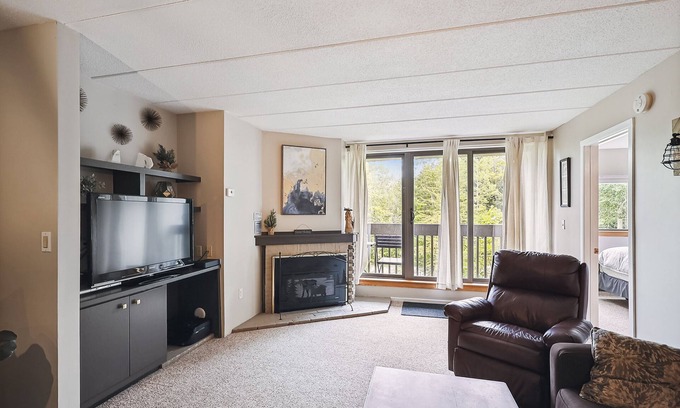 Killington Condo | Pinnacle F08: Guest Rated 10/10 with Pool & Shuttle Service