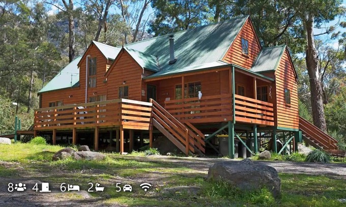 Halls Gap Ski Chalet | Idyllic Pinnacle Loft Halls Gap Chalet with Ocean View