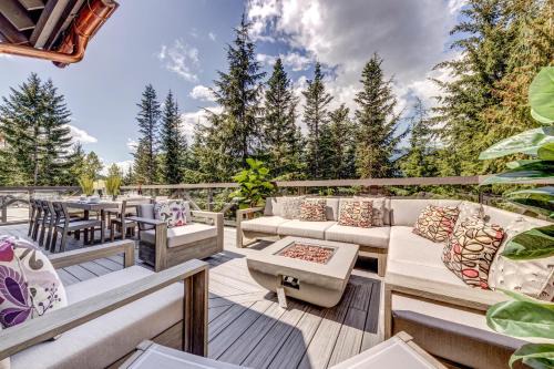Upper Village House | Perfect Pinnacle Ridge 05: Ski In/Out & Private Hot Tub