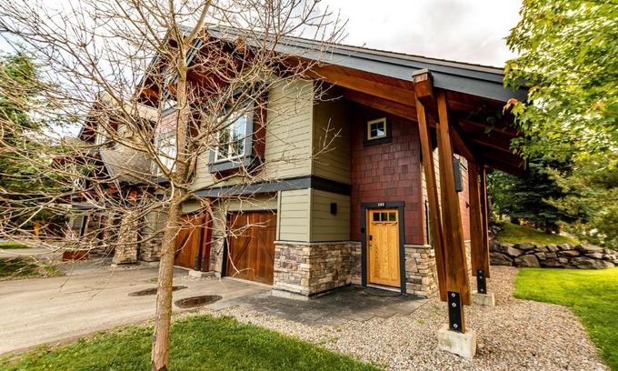 East Kootenay Ski Chalet | Family-Friendly Pinnacle Ridge by FantasticStay - 4 Star Oasis