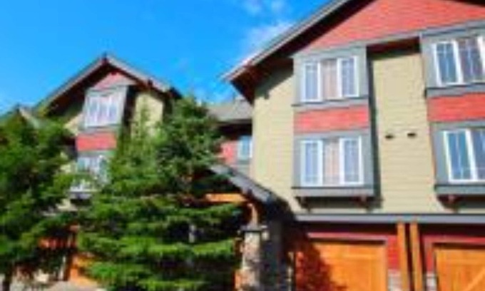 East Kootenay Apartment | Explore Pinnacle Ridge Chalets: 4-Star Retreat in Fernie