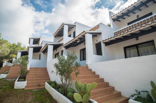 Es Calo Apartment | Oceanfront Retreat at Pinomar - Family-Friendly Escape