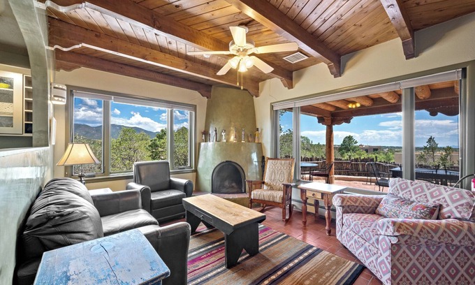 Northeast Santa Fe House | Experience Pinon Vista: Breathtaking Views & Plaza Access