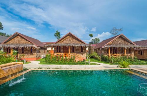 Krabi Villa | Pinthong Aonang Villa: Beach Shuttle & Oceanfront Relaxation