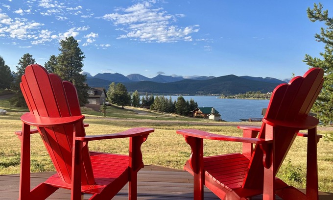 Georgetown House | Inviting Pintler View Cabin with Boat Dock & Pool Access