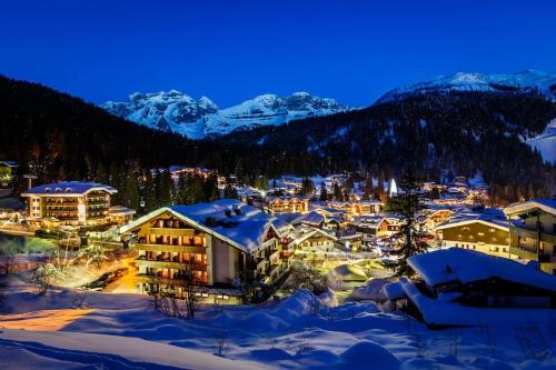 Pinzolo Apartment | Scenic Pinzolo Centro - Baita with Mountain Views