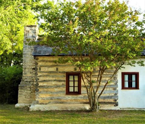 Fredericksburg House | Pioneer Log Cabin