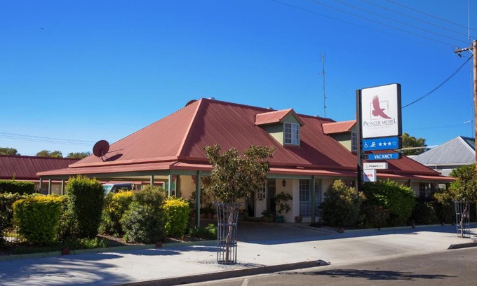 Goondiwindi Hotel | Comfortable Pioneer Motel Goondiwindi with Pool & Family-Friendly