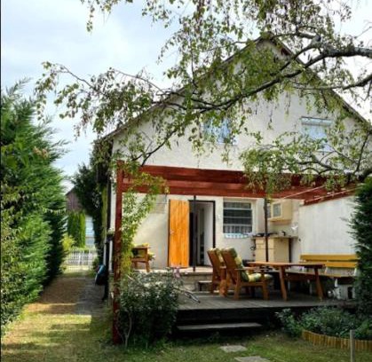 Balatonszarszo House | Pet and Child Friendly Retreat at Pipacs - Rated 8.4/10