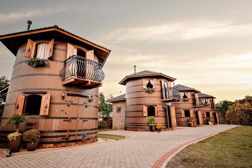 Bento Goncalves Hotel | Experience Pipas Terroir: 4-Star Themed Getaway in Vale
