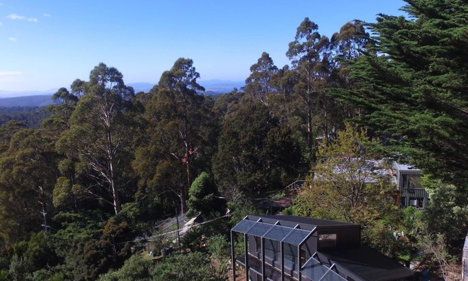 Fern Tree Ski Chalet | Top-Rated Pipeline Chalet with Ocean Views & Mountain Access