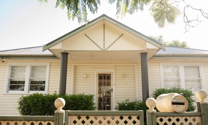 North Tamworth House | Piper Belle - Inviting Oceanfront 3-Bedroom Retreat