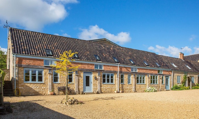 Castle Bytham House | Bright Piper Lodge: Stunning Ocean Views in Rural Serenity