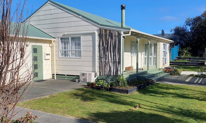 Waitarere Beach House | Pipers Place - 3 bedrooms, Sleeps 6, fully fenced home. Relax in the garden