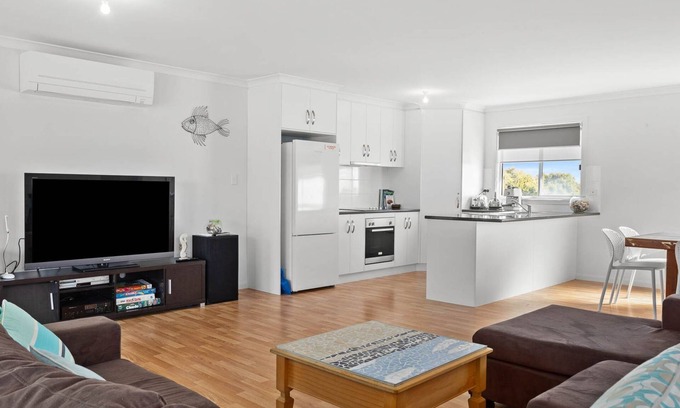 Goolwa Beach House | Pipi's Goolwa Getaway: Oceanfront Retreat with Top Ratings