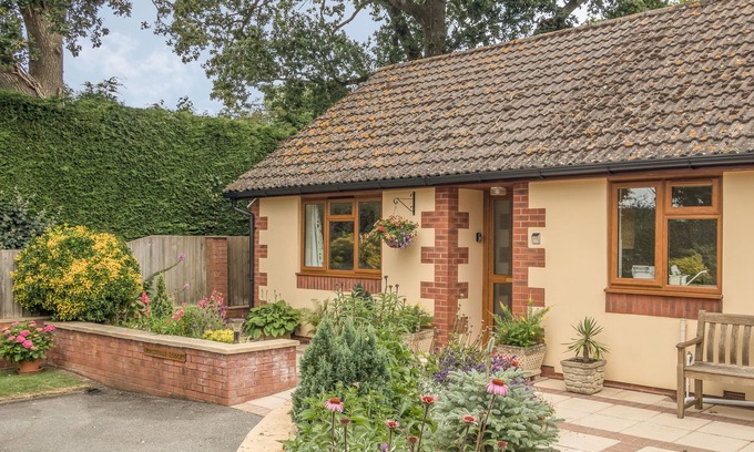 Plymtree Cottage | Discover PIPISTRELLE LODGE: Cozy Getaway in Plymtree