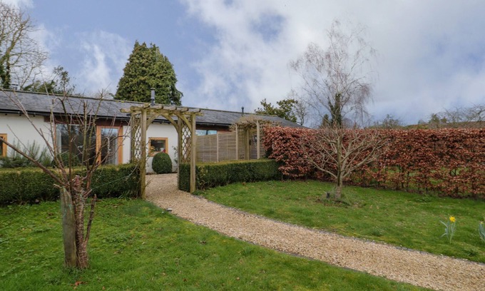 New Forest District Cottage | PIPPIN: Cozy Pet-Friendly Retreat with Open Fire in Fordingbridge