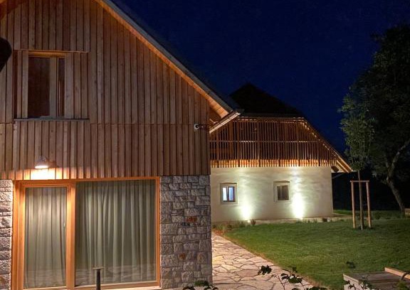 Hrusevje Hotel | Discover Pira Hotel: Pet-Friendly Stay with Breakfast Included