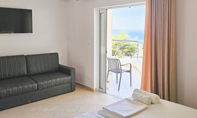 Qafe e Gjashtes Apartment | Pirali Studio 005 with Free Parking