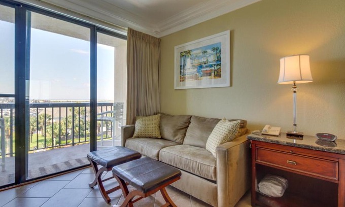 Fort Walton Beach Hotel | Family-Friendly Pirates Bay A410 with Pool Access