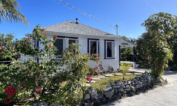 Man O War Cay House | Pirates Den: Oceanfront Escape with Pool and WiFi