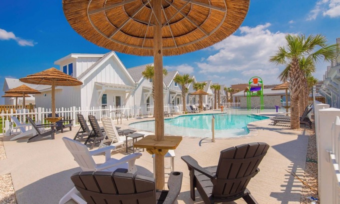 North Beach House | Discover Pirates Hook: Pet-Friendly Stay with Pool & Breakfast