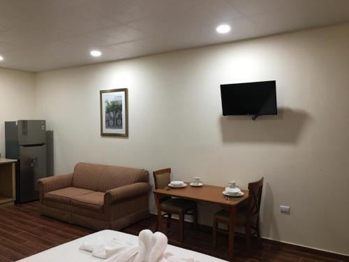 Isla de Utila Apartment | Family-Friendly Pirates Rock 101 with Top Guest Ratings