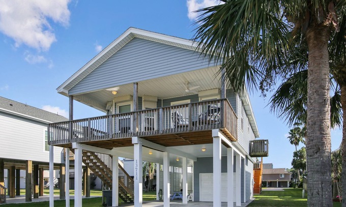 Pirates Beach House | Discover Pirates' Treasure with Gorgeous Ocean Views!
