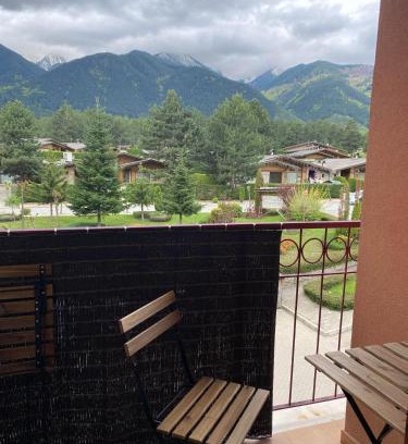 Razlog Apartment | Pirin Golf Private Studio: Pet-Friendly Retreat with a Pool