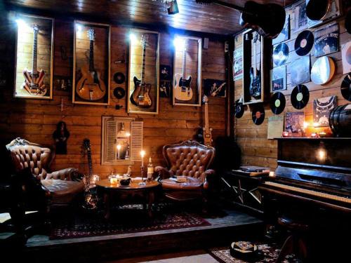 Romano di Lombardia Bed & Breakfast | Pet-Friendly Pirola Music Ranch B&B with Breakfast Included