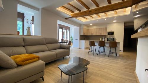 Baga Apartment | Family-Friendly 4-Star Retreat at Plaça Porxada, Bagà