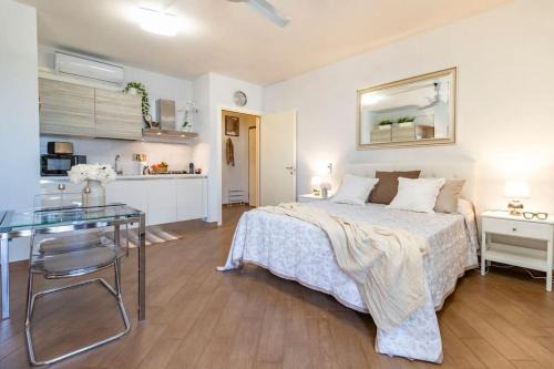 Pisa Apartment | Convenient Pisa Hotel with Free Parking and Family-Friendly Amenities