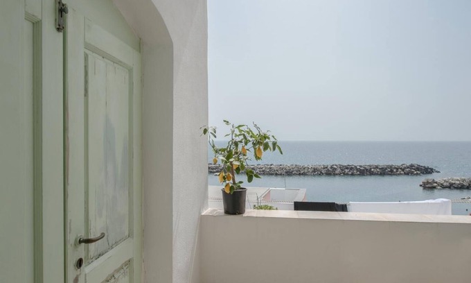 Licola House | Discover Piscārĭa, Procida: Ideal for Families with Kids