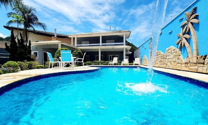 Praia dos Sonhos House | Relaxing Escape with Pool, 5 Suites & Gourmet Balcony