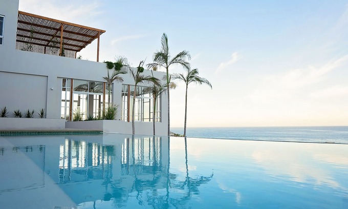 El Pescadero Hotel | Piscina Suite Sur At Topia: Oceanfront Bliss Awaits You