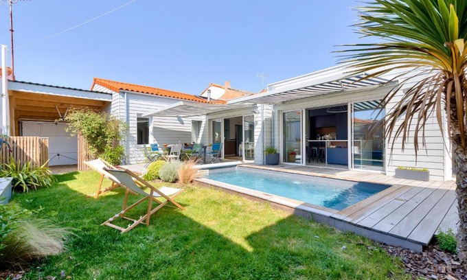 Les Sables d'Olonne House | Relaxing Oasis at Les Sables d'Olonne - Family-Friendly Pool
