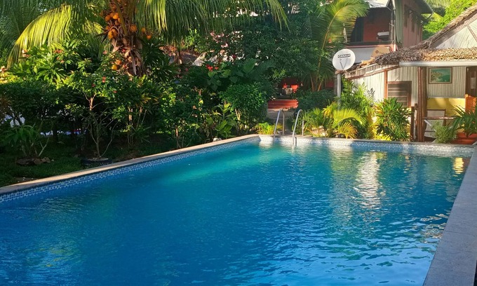 Ambaro House | Discover Piscine Bimoko: Family-Friendly with Pool & Dining