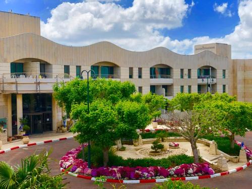 Shoresh Apartment | Relax at Pisgat Shoresh: Ocean View & Family-Friendly Retreat