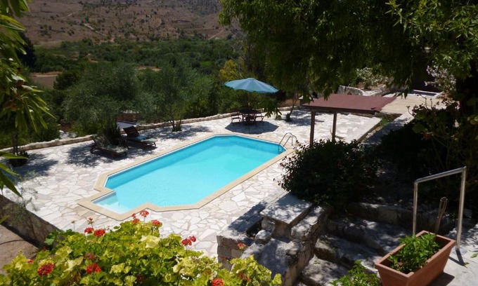 Episkopi House | Exquisite Piskopos Country House: Pet-Friendly Oasis